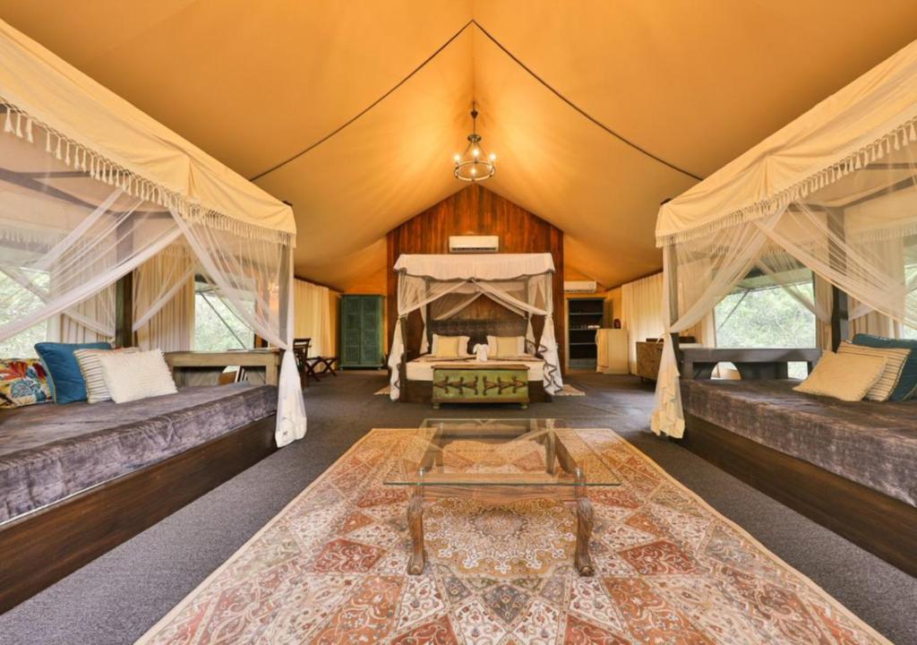Postel nebo postele na pokoji v ubytování Tribe Yala - Luxury Camping