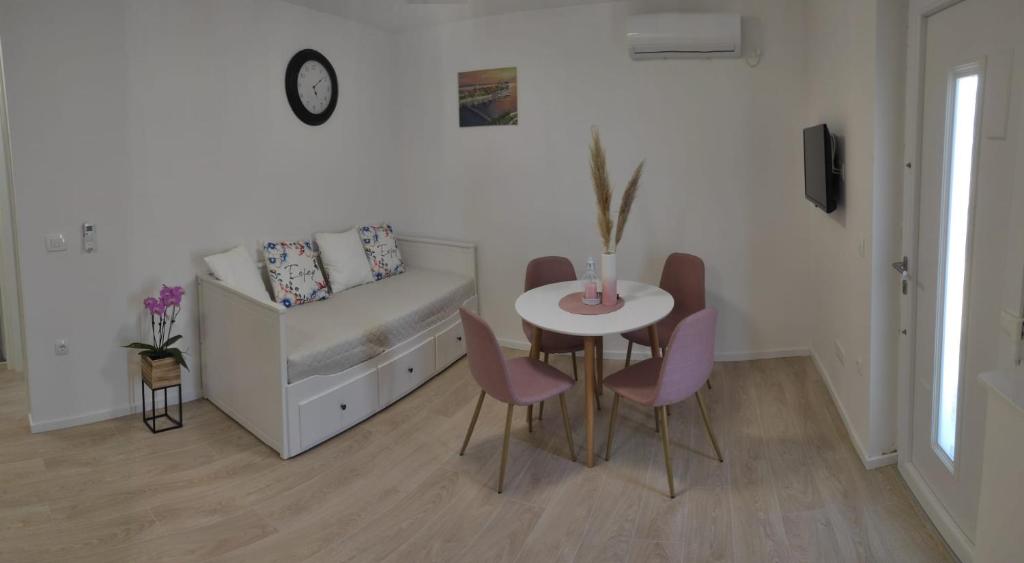 Apartments Anamarija - 13