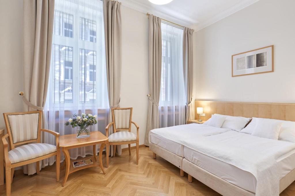 Postel nebo postele na pokoji v ubytování Hotel Palatin