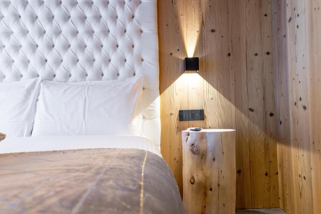 Letto o letti in una camera di Chalet Imbosc'ché - 5 beautiful rooms in charming B&B