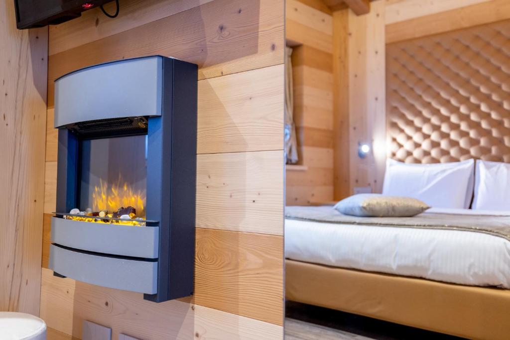 Letto o letti in una camera di Chalet Imbosc'ché - 5 beautiful rooms in charming B&B