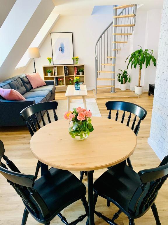 DWUPIĘTROWY apartament Z DWOMA sypialniami ,SALONEM i darmowym PARKINGIEM w centrum miasta Pod Złotym Lwem V - Apartment Mit Zwei Schlafzimmern