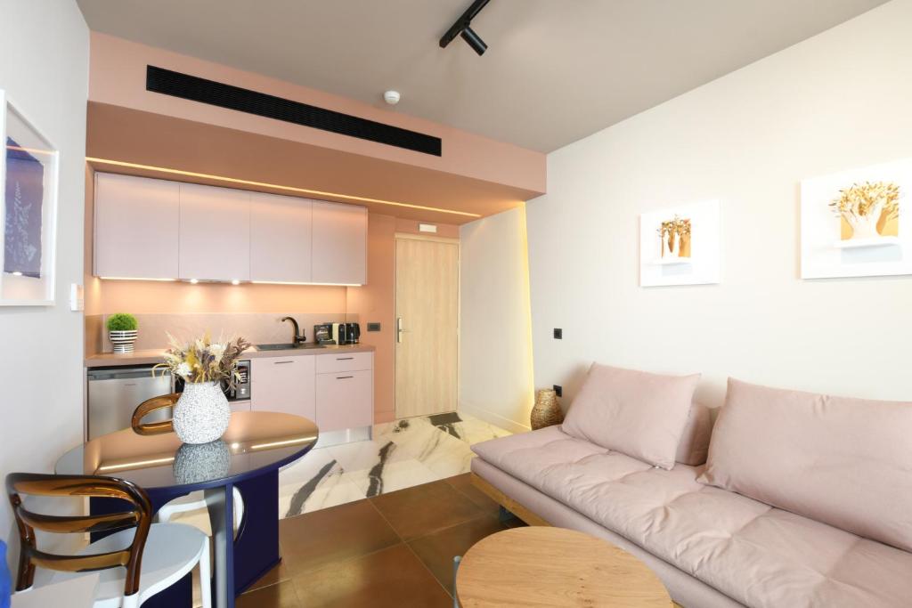 Pavo Art Hotel - Luxury Quadruple One-Bedroom Suite