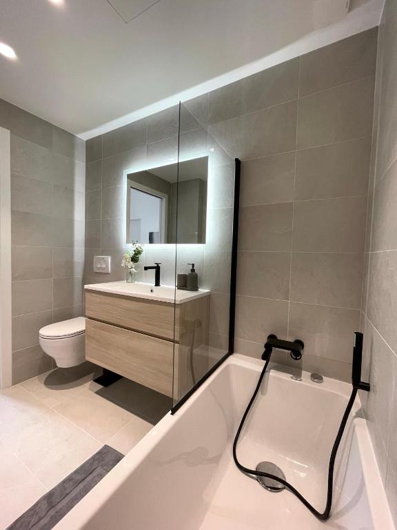 Koupelna v ubytov&aacute;n&iacute; Magnifique appartement sur jardin - Vieil Antibes