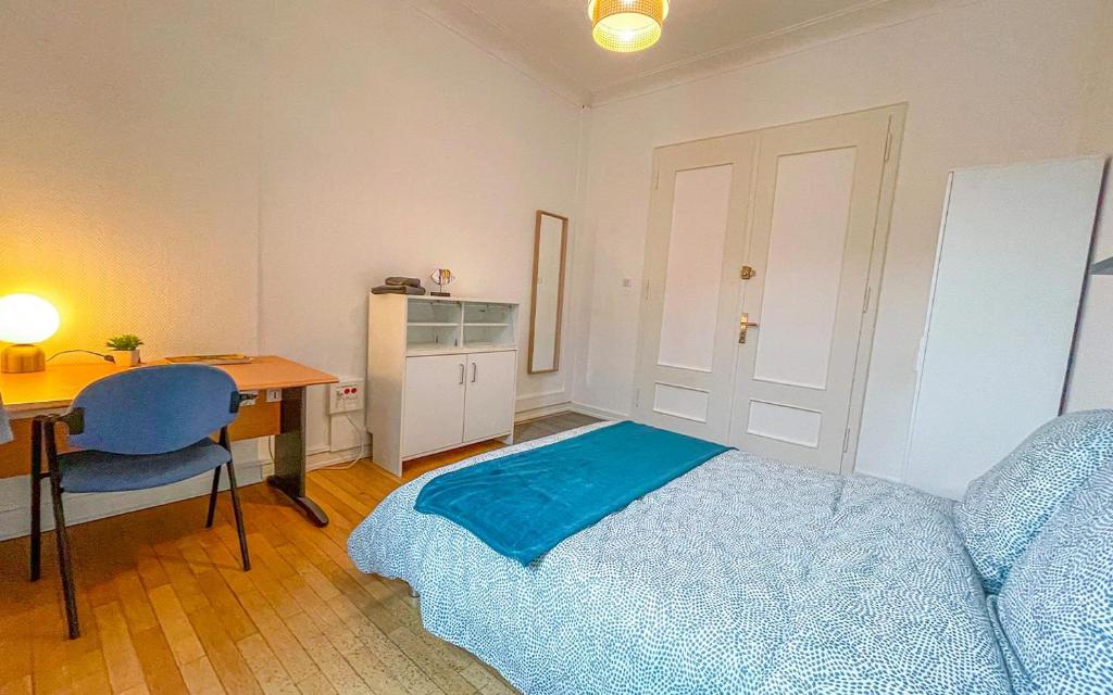 Chambres privées -Private room- dans un spacieux appartement - 100m2 centre proche gare - Standard Double Room