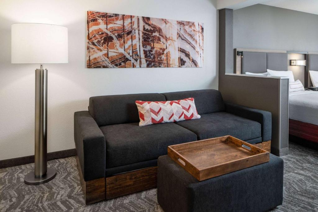 Sonesta Select Nashville Airport Suites - 