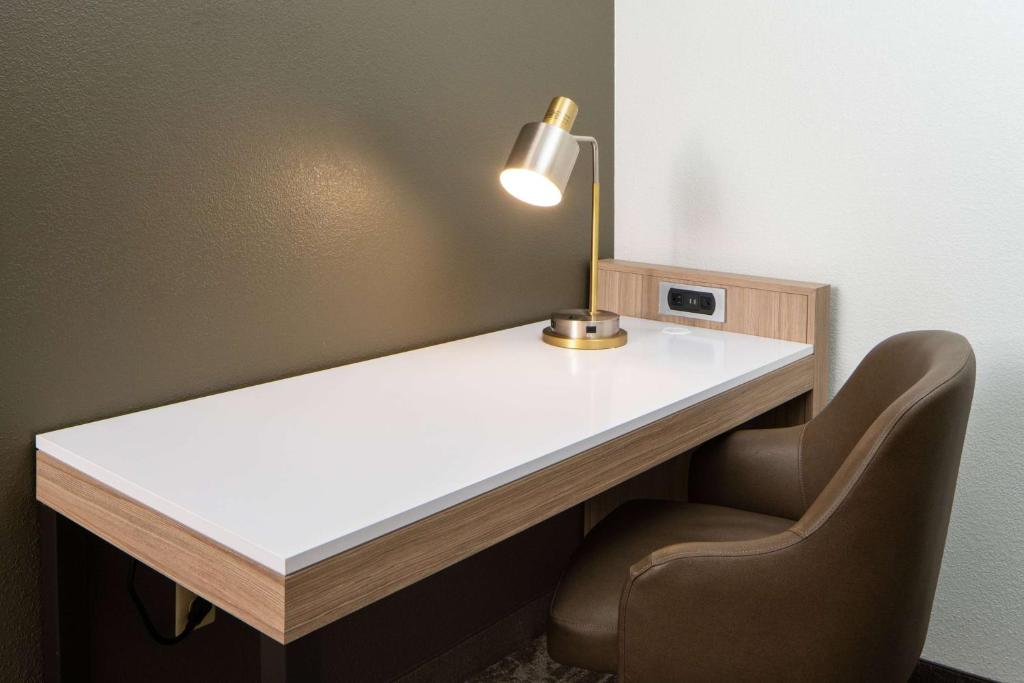 Sonesta Select Nashville Airport Suites - 