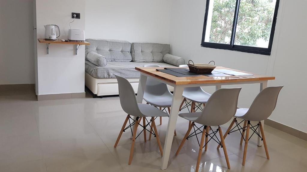 a kitchen with a table and chairs and a couch at Patagonia Apart Dpto 3 in Paraná