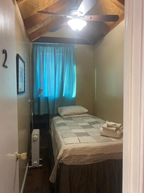 Postel nebo postele na pokoji v ubytování WILLIAMS AZ HOSTEL