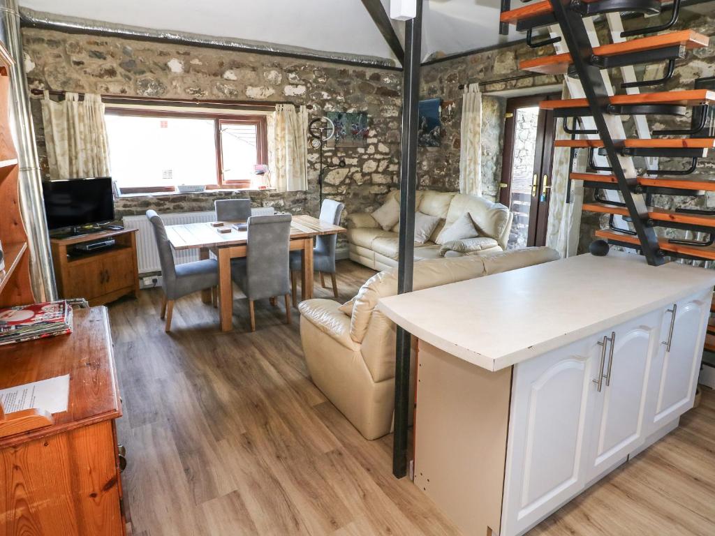 TV a/nebo společenská místnost v ubytování Corner Cottage
