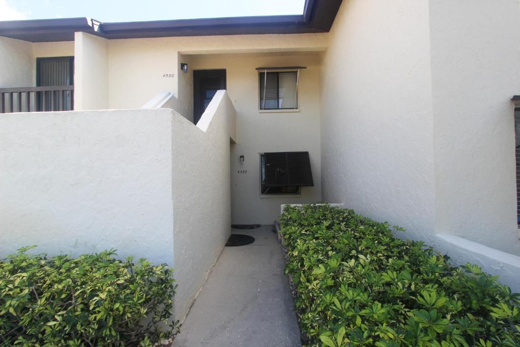 Longwater Chase View - Housity