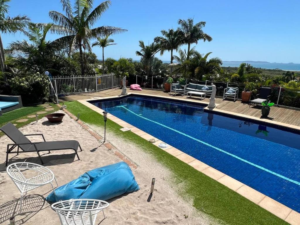 4 Bedroom Luxury Mansion - Housity
