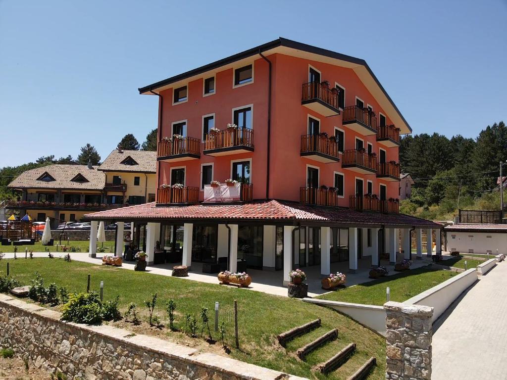Budova, kde se aparthotel nachází