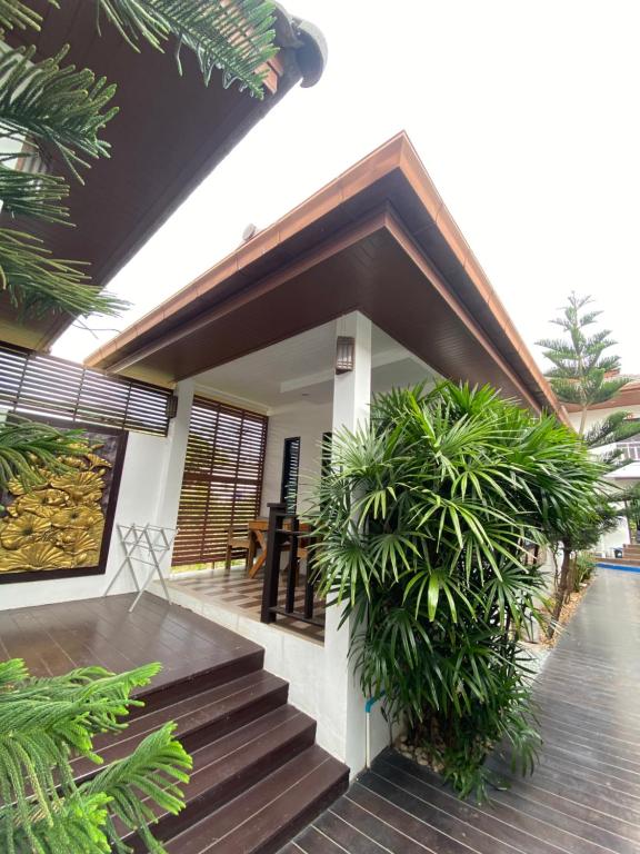 Balkón nebo terasa v ubytování Virawan pool kohlarn วิราวัน พูล รีสอร์ท ที่พักเกาะล้าน