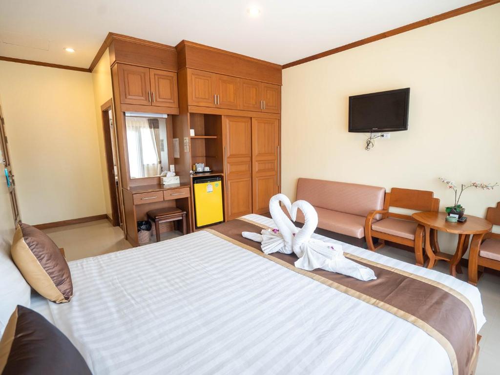 Postel nebo postele na pokoji v ubytování Baan Sailom Hotel Phuket - Sha Extra Plus
