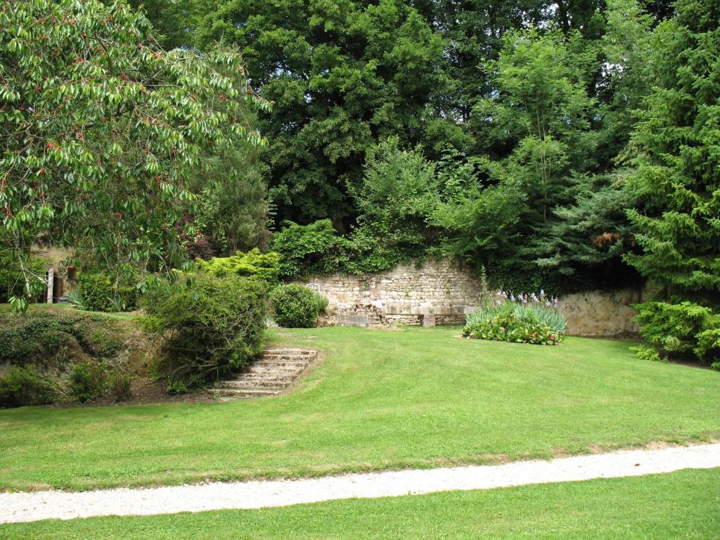 Zahrada ubytování Gîte "Le Bleu D'Orage" Dans un Domaine de 7ha Au Calme