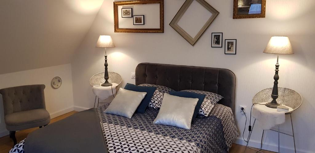 Кровать или кровати в номере Maison d'Hôtes "L'ORIGINALE"