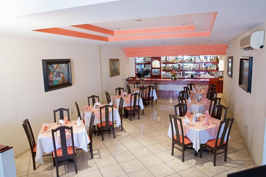 Restaurace v ubytování Hotel Principado Tijuana Aeropuerto