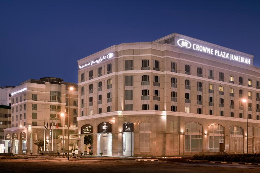 Foto da galeria de Crowne Plaza - Dubai Jumeirah, an IHG Hotel em Dubai