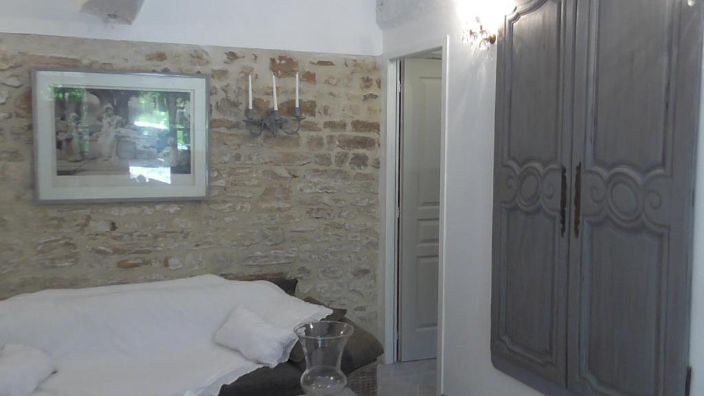 Postel nebo postele na pokoji v ubytování Gîte "Le Bleu D'Orage" Dans un Domaine de 7ha Au Calme