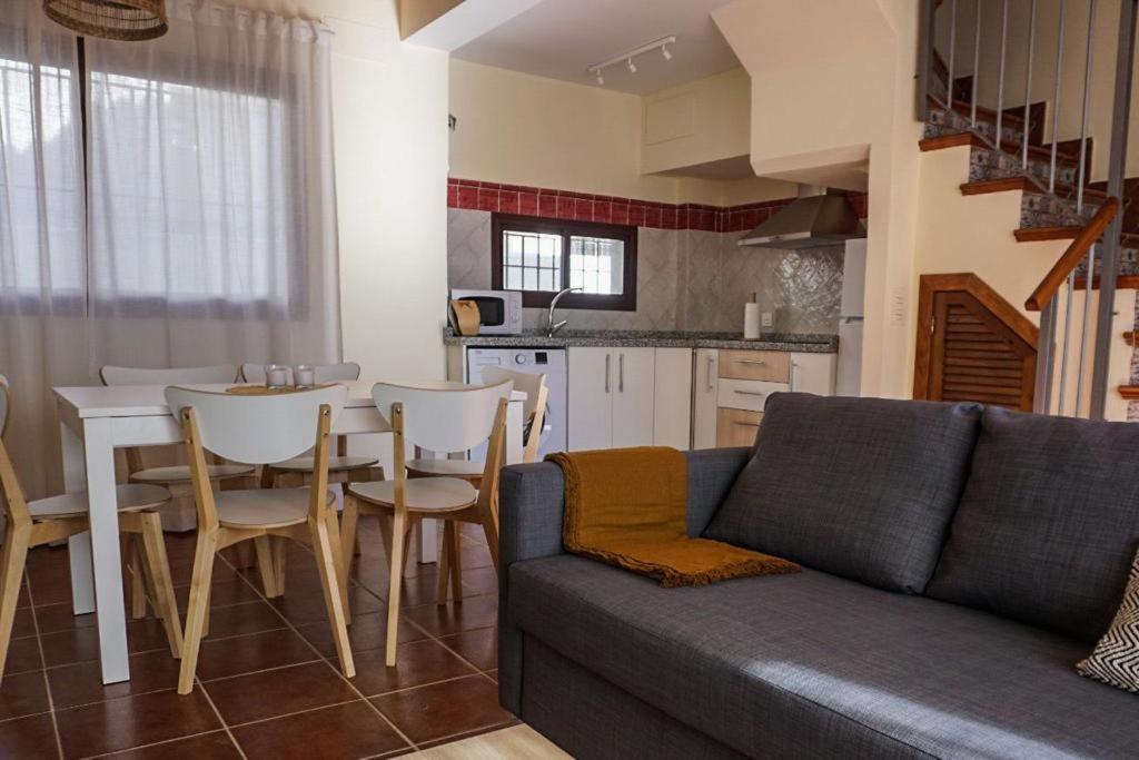 Kuchyňa alebo kuchynka v ubytovaní Casas Rurales Pantano de La Minilla