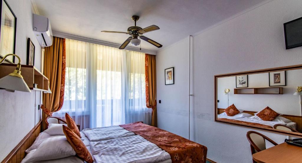 Postel nebo postele na pokoji v ubytování Hotel Jogar