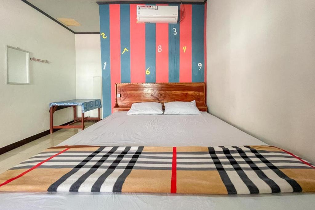 Postel nebo postele na pokoji v ubytování Ekas Beach Guesthouse Mitra RedDoorz