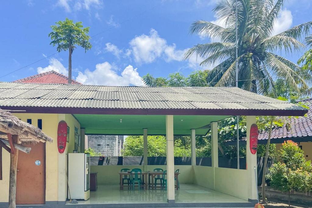 Zahrada ubytování Ekas Beach Guesthouse Mitra RedDoorz