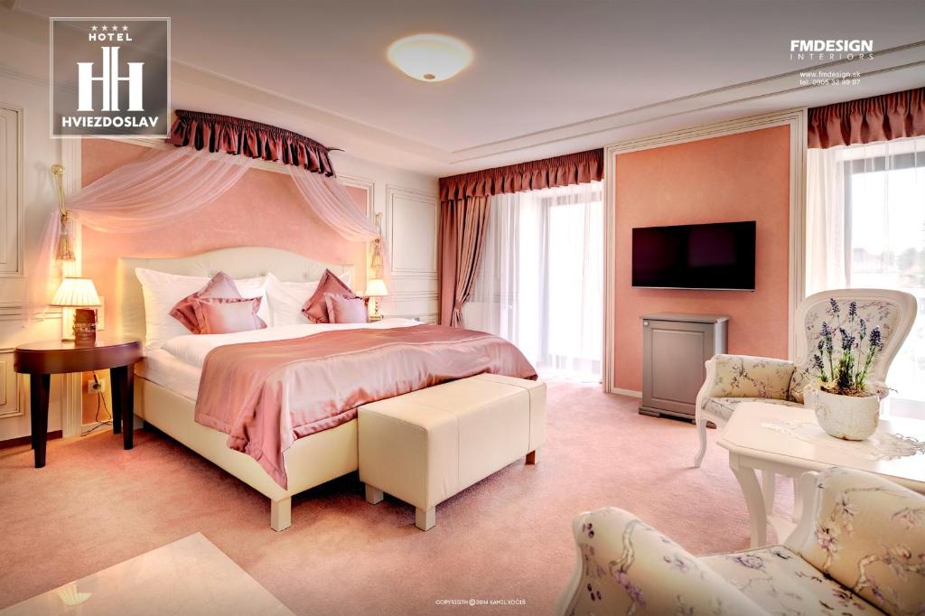 Postel nebo postele na pokoji v ubytování Boutique Hotel Hviezdoslav