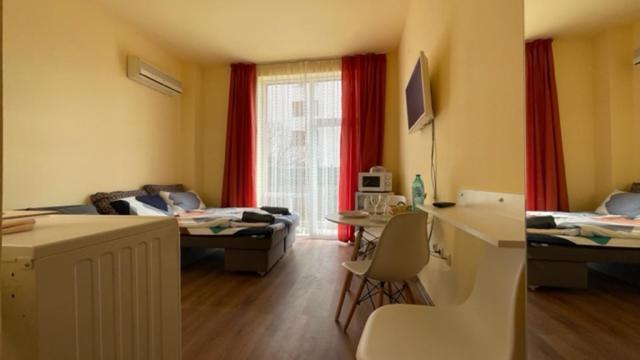 TV a/nebo společenská místnost v ubytování AFRODITA I 108 Studio Sunny Beach