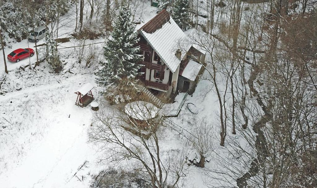 an aerial view of a house in the snow at Casa de vacanta Satic Piatra Craiului La Doi viermi in Satic