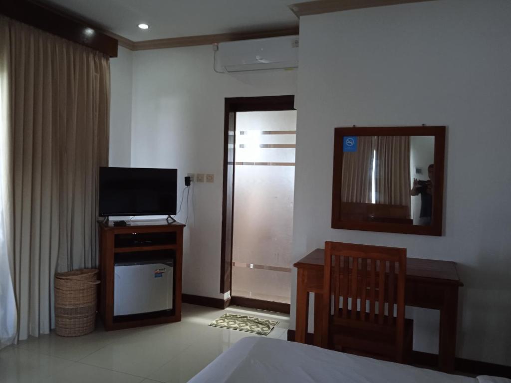 family house hotel kuta - King Room With Balcony