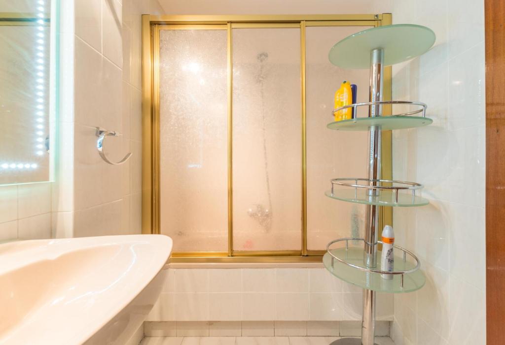 A bathroom at Rooms Salomons by easyBNB