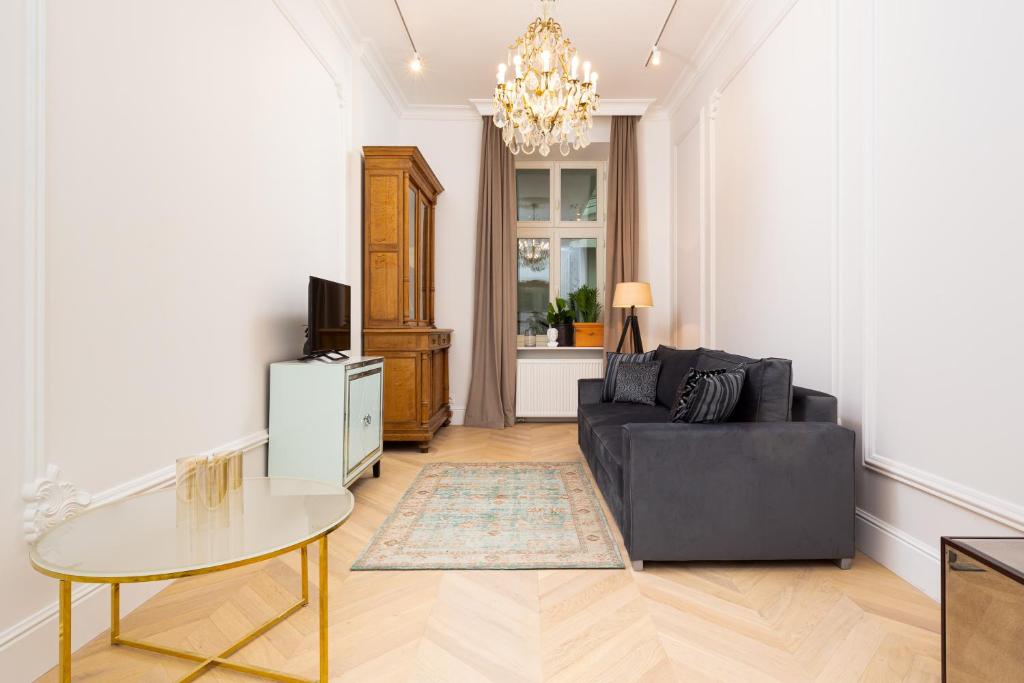Χώρος καθιστικού στο Lux Studio Kamienica Noakowskiego 16 by Noclegi Renters