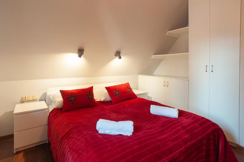 Posteľ alebo postele v izbe v ubytovaní Apartamenty na wzgórzu APARTZAKOP