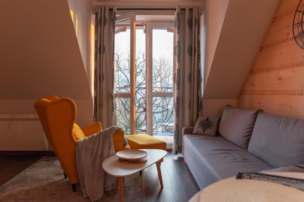 Posedenie v ubytovaní Apartamenty na wzgórzu APARTZAKOP