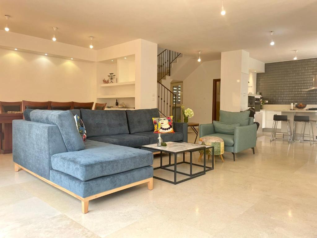 Luxury Villa, Terrace with SEA VIEW in the center - Maison D'une Chambre
