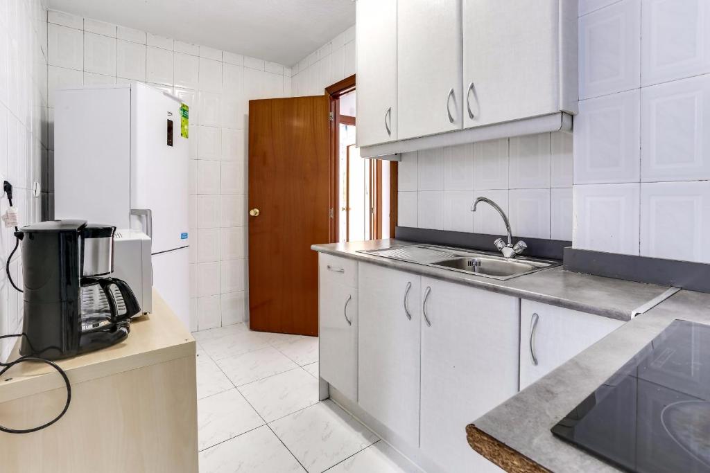 A kitchen or kitchenette at Rooms Salomons by easyBNB