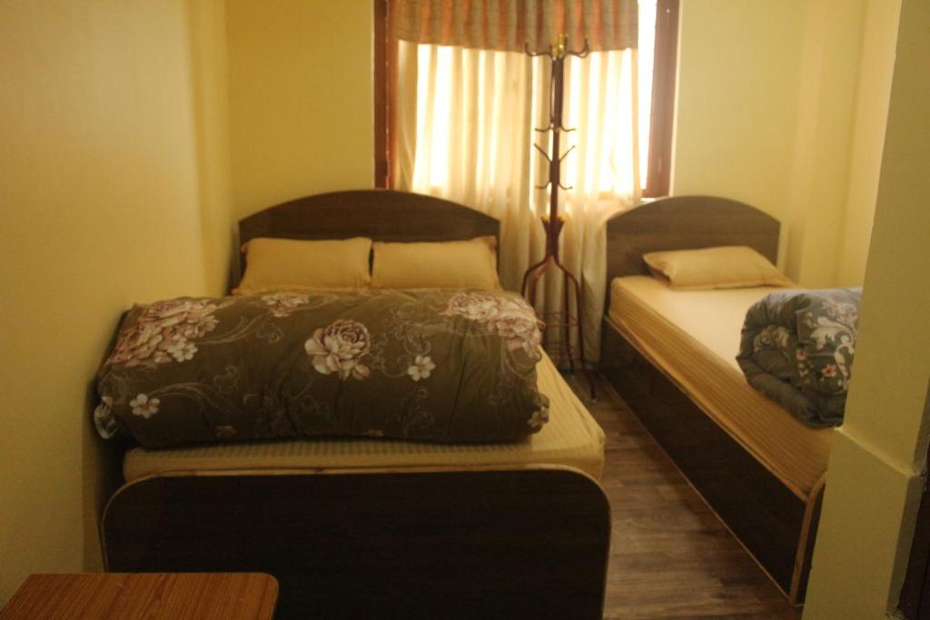 Postel nebo postele na pokoji v ubytování Universal Hotel & Lodge - Gorkha