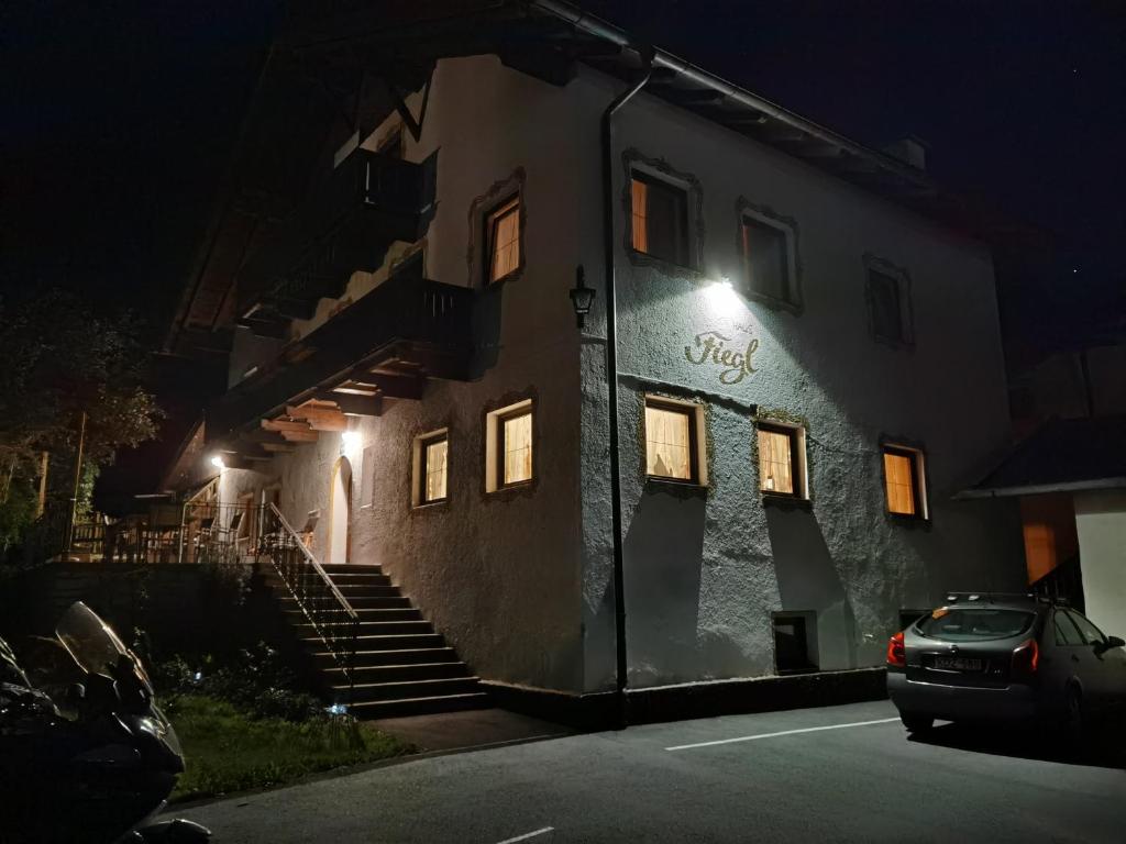 Hoone, kus külalistemaja asub