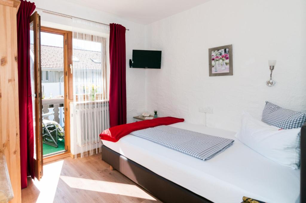 Postel nebo postele na pokoji v ubytování Hotel Effland -Sauna -Pool