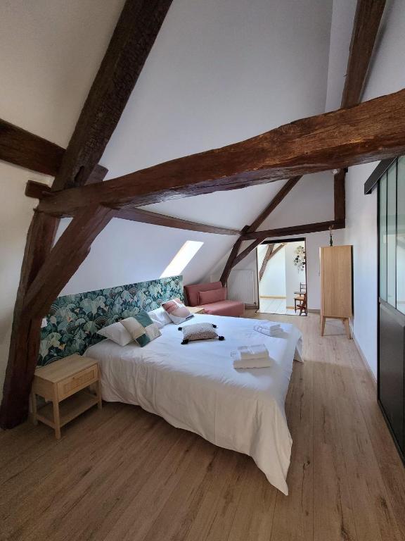 Postel nebo postele na pokoji v ubytování L Amalia au cœur des Châteaux de la Loire et du zoo de Beauval
