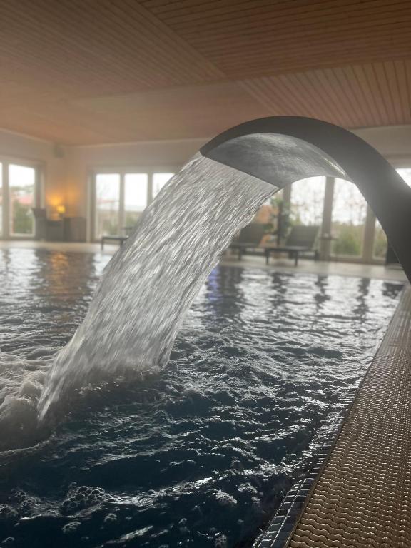 Bazén v ubytování Fröjel Resort & Spa nebo v jeho okolí