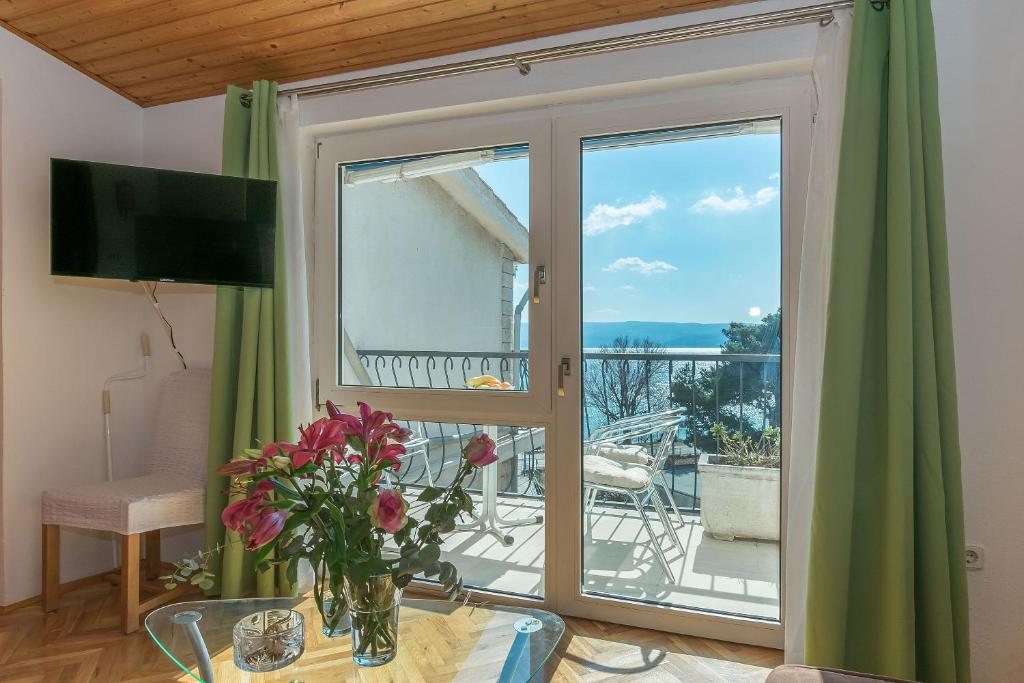 Televízia a/alebo spoločenská miestnosť v ubytovaní Apartments Clarus Mare