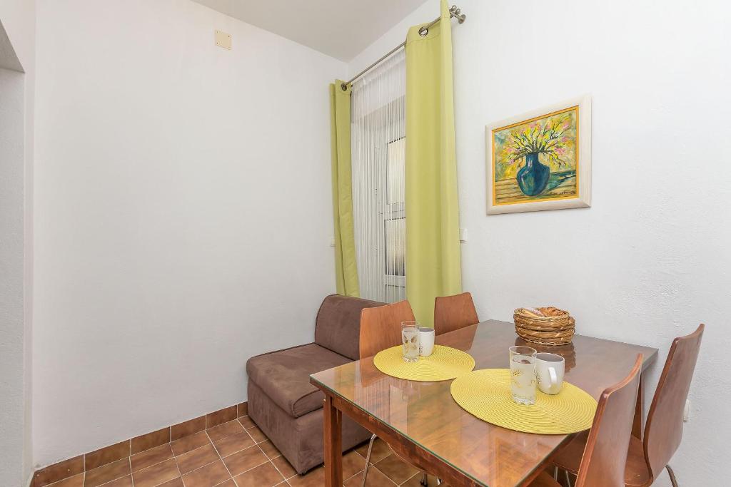 Posedenie v ubytovaní Apartments Clarus Mare