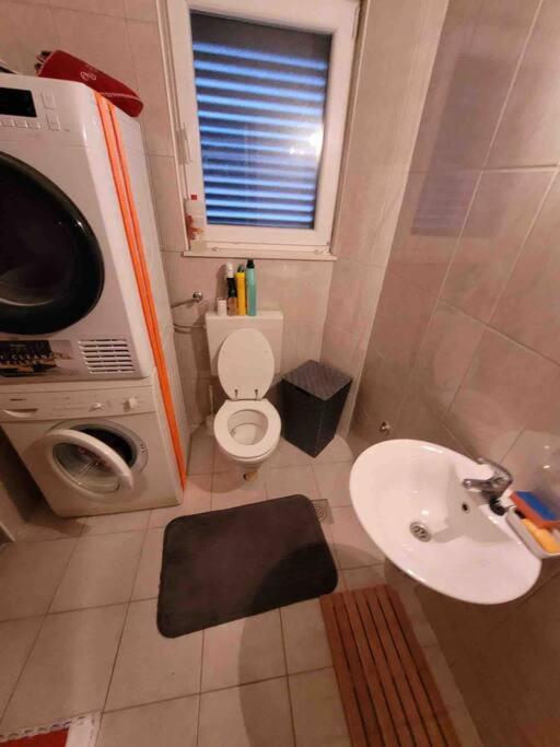Koupelna v ubytování 2 bedroom apartment on the coast of the Adriatic! Watermelon Marina