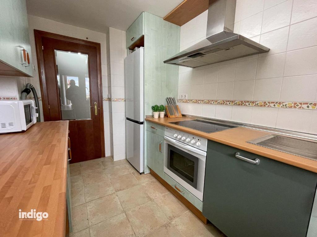 Kuchyňa alebo kuchynka v ubytovaní JAN001 Modern Spacious 2 Bedroom Apartment