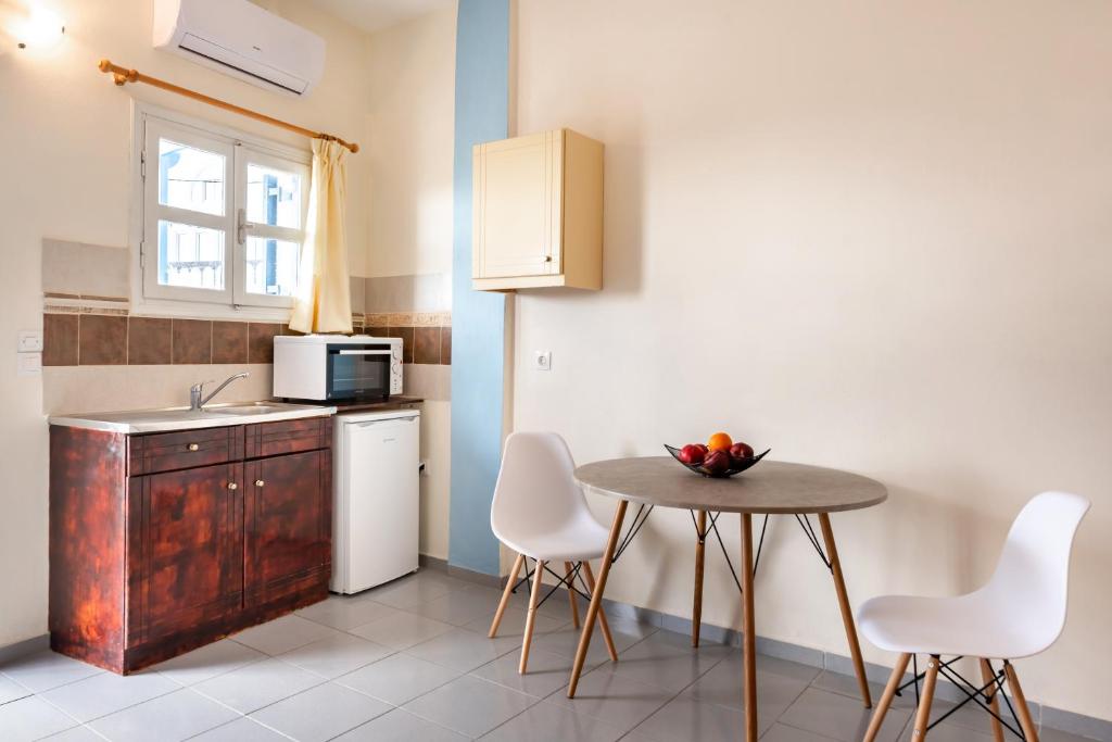 Kuchnia lub aneks kuchenny w obiekcie Onar Rooms & Studios