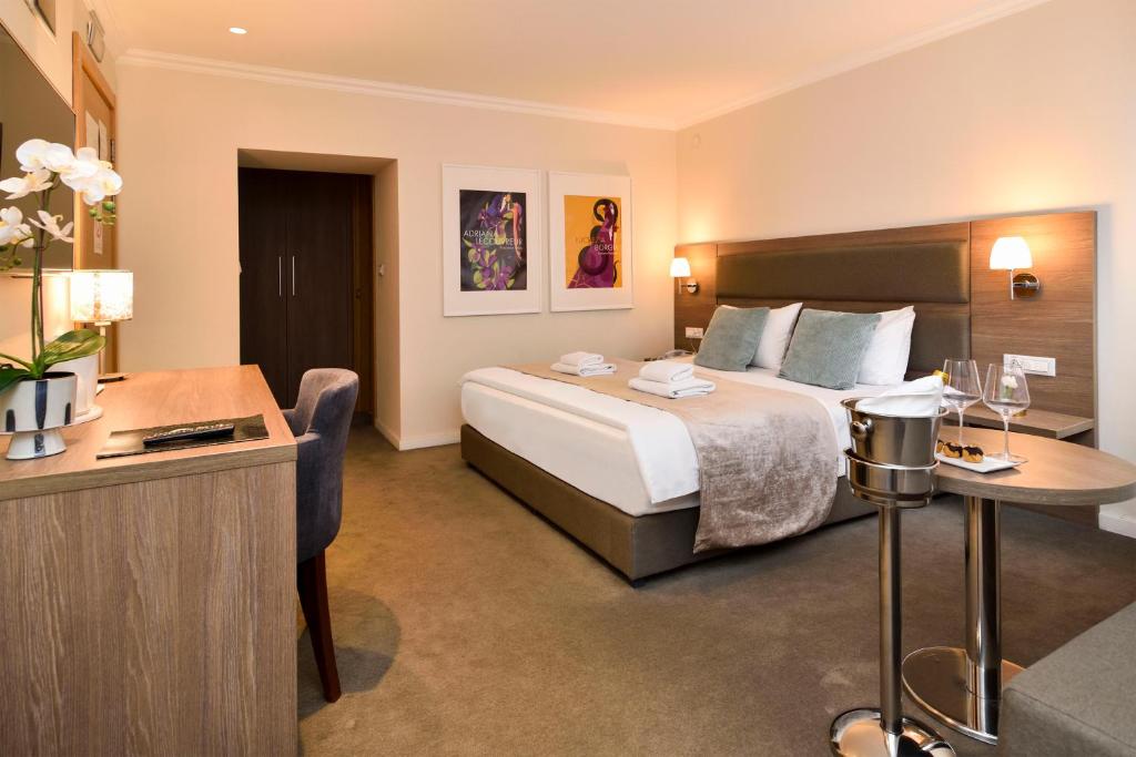 Krevet ili kreveti u jedinici u okviru objekta Hotel Opera Garni