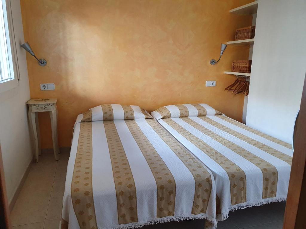 Postel nebo postele na pokoji v ubytování Apartaments Les Roques